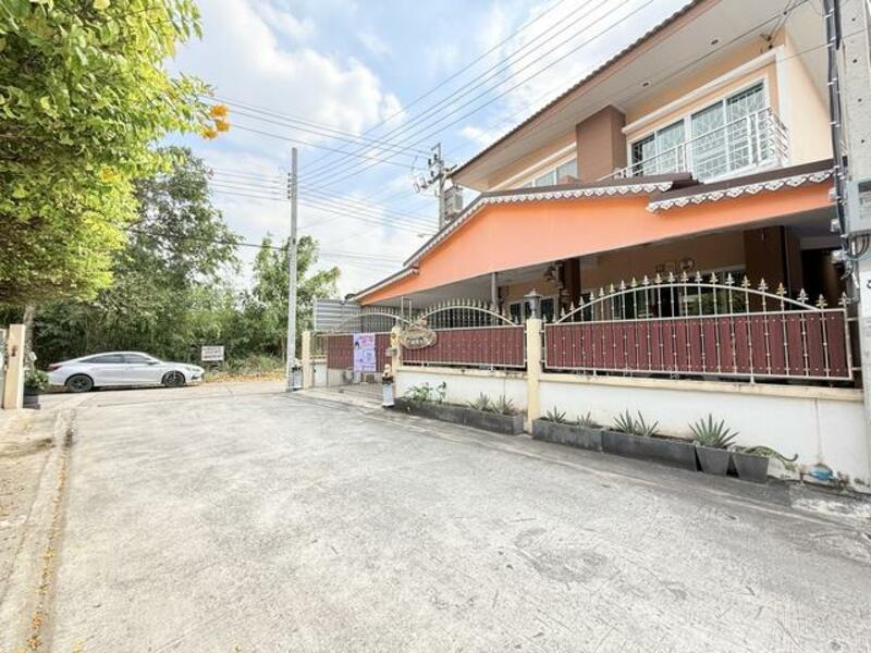 Baan Promsiri Phetkasem 77, Bangkok
