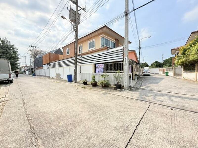 Baan Promsiri Phetkasem 77, Bangkok