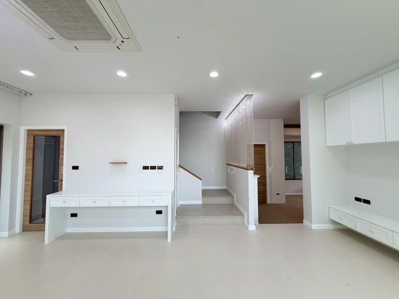 Private Nirvana Through, Bangkok