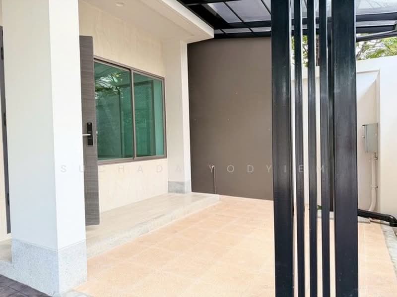 Private Nirvana Through, Bangkok