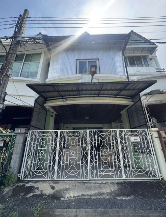 Townhouse in Pravet, Bangkok
