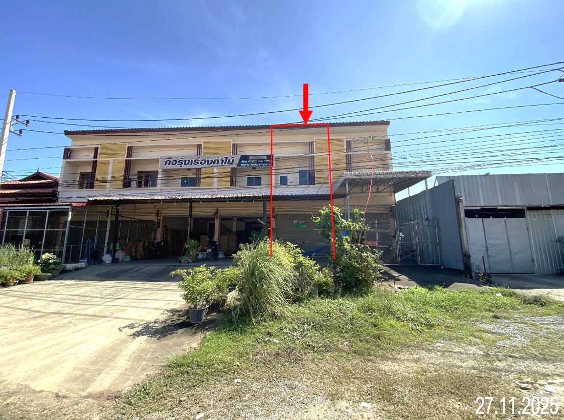 Commercial townhouse in Phrae, Phrae Province, with a total area of 160 square wah, located on a 4-story building with 3 bedrooms, 2 bathrooms, and 1 parking space.