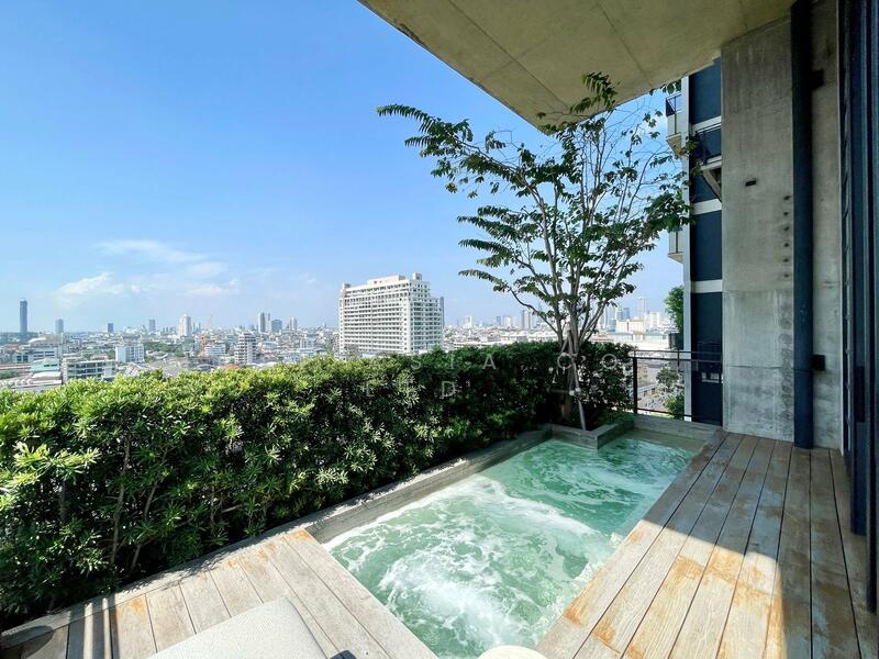 Windshell Naradhiwas, Bangkok