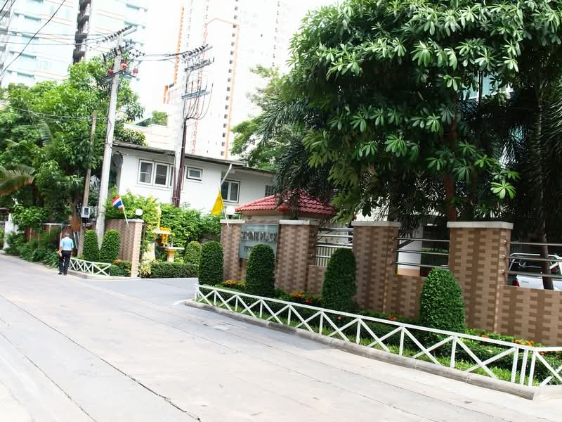 Serene Place Sukhumvit 24, Bangkok