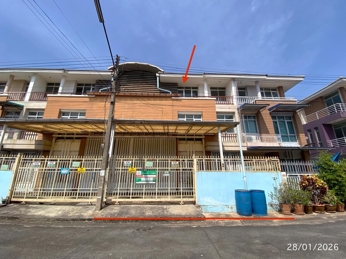 Townhouse in Sam Phran, Nakhon Pathom