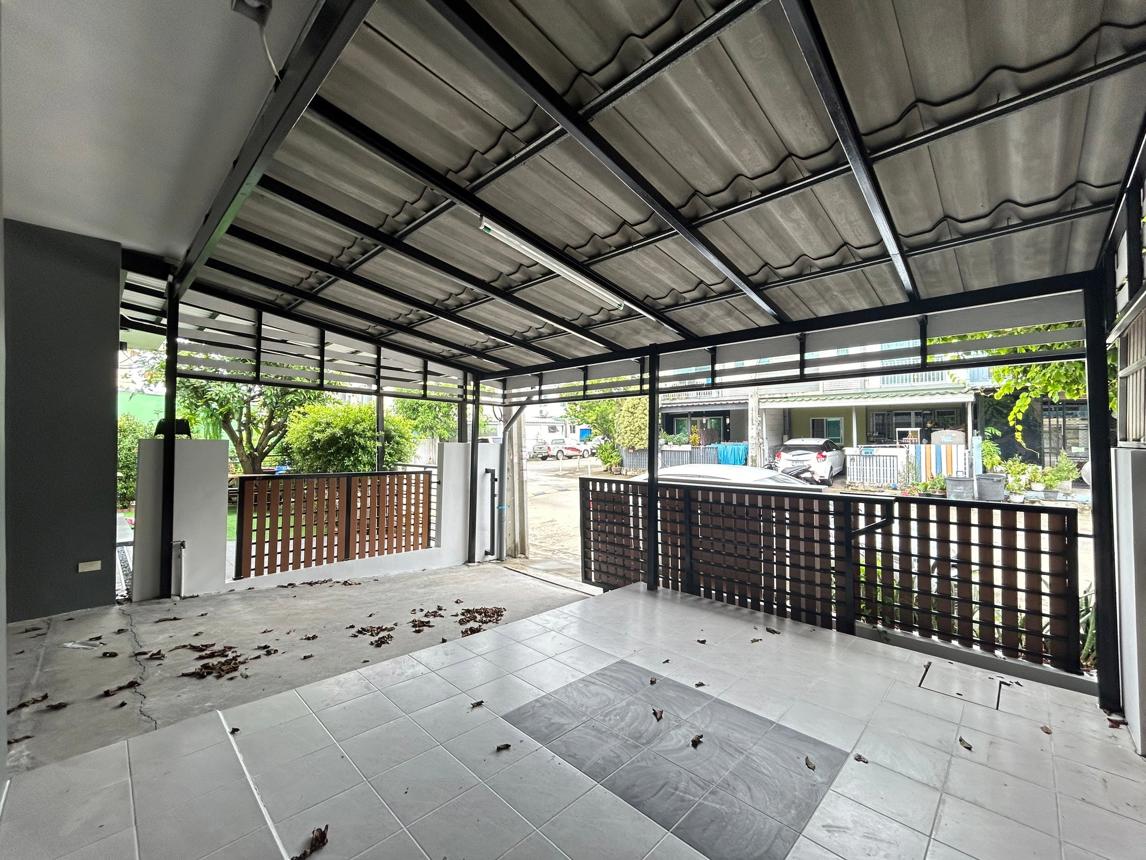 ทาวน์เฮ้าส์ เดอะคอนเนครามอินทรา-มีนบุรี มีนบุรี กรุงเทพมหานคร