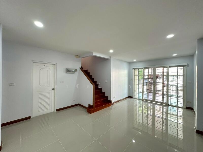 The Villa Rattanathibet, Nonthaburi