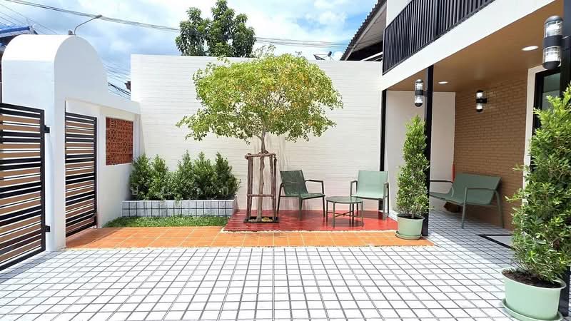 บ้านแฝด สวย ๆ หมู่บ้านรัตนาธิเบศร์ บางใหญ่ อยู่หลังเซ็นทรัล เวสเกต MRT ตลาดบางใหญ่อยู่หน้าหมู่บ้าน, Nonthaburi