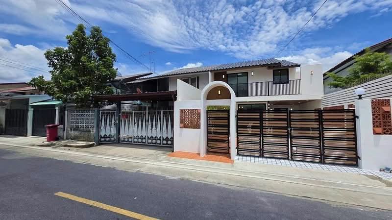 บ้านแฝด สวย ๆ หมู่บ้านรัตนาธิเบศร์ บางใหญ่ อยู่หลังเซ็นทรัล เวสเกต MRT ตลาดบางใหญ่อยู่หน้าหมู่บ้าน, Nonthaburi