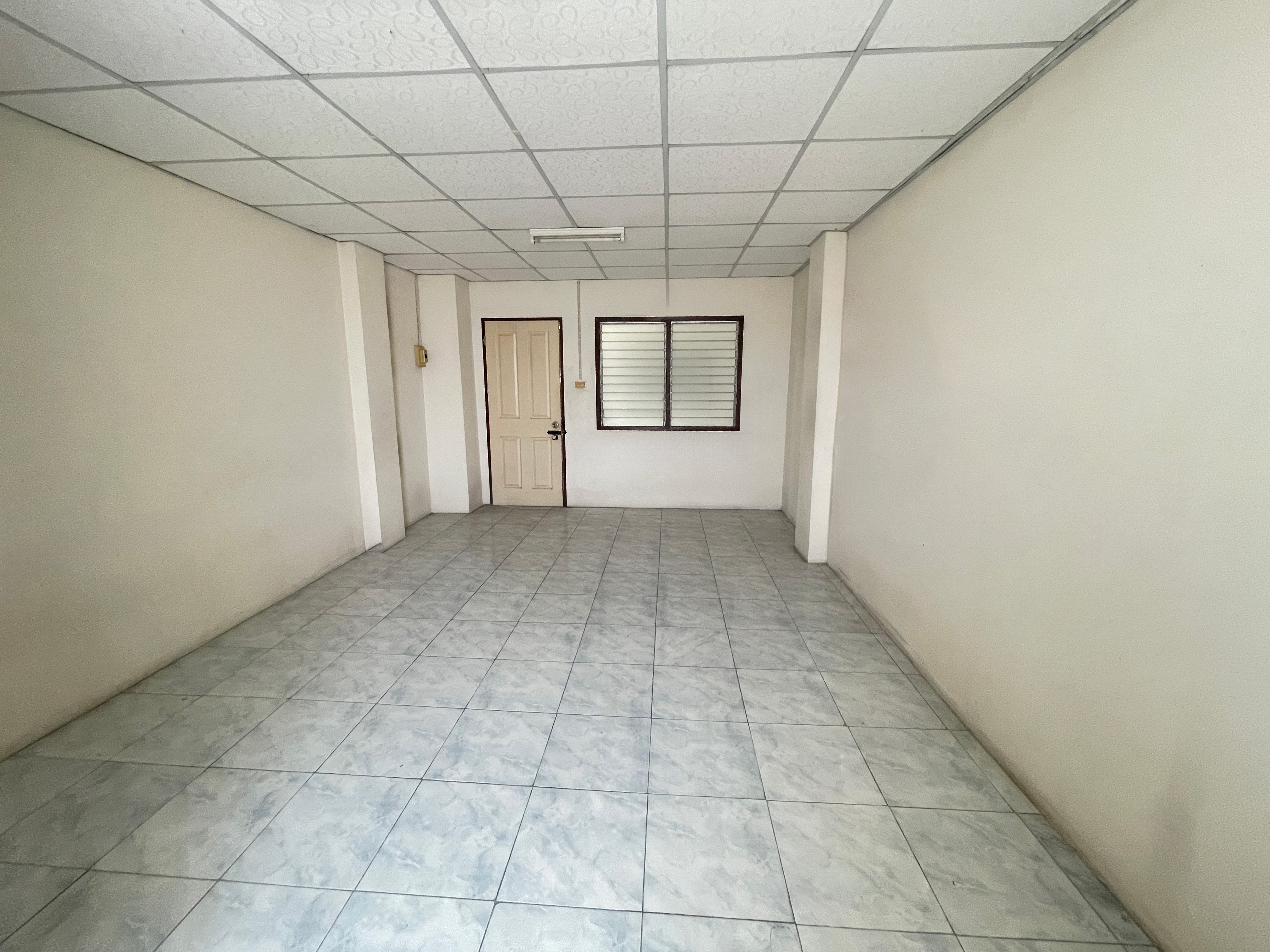 Condominium project at Phra Inhtarn Garden, N aproa