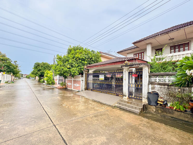 Phet Kasem 3 Village, Bangkok