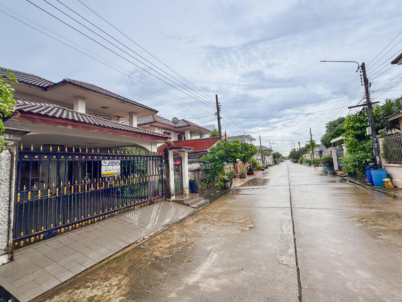Phet Kasem 3 Village, Bangkok