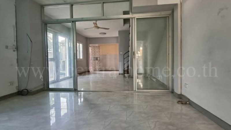 Baan Kritsana Romklao, Bangkok