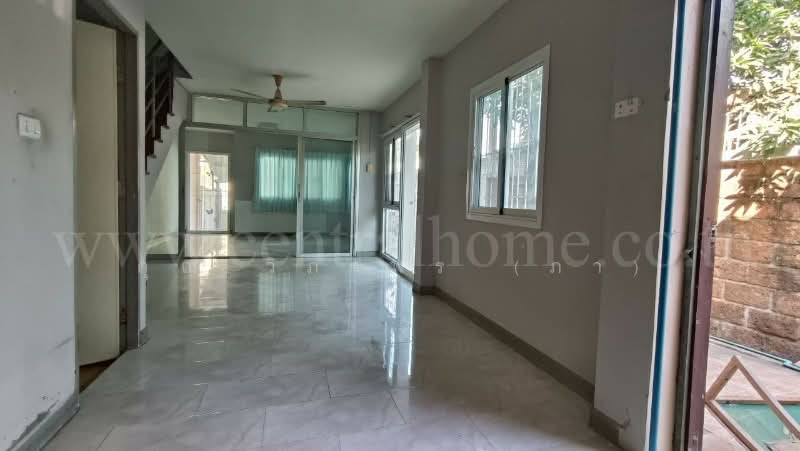 Baan Kritsana Romklao, Bangkok
