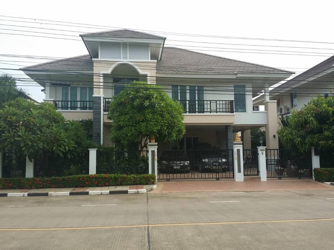 Single-Story House in Bang Khun Thian, Bangkok