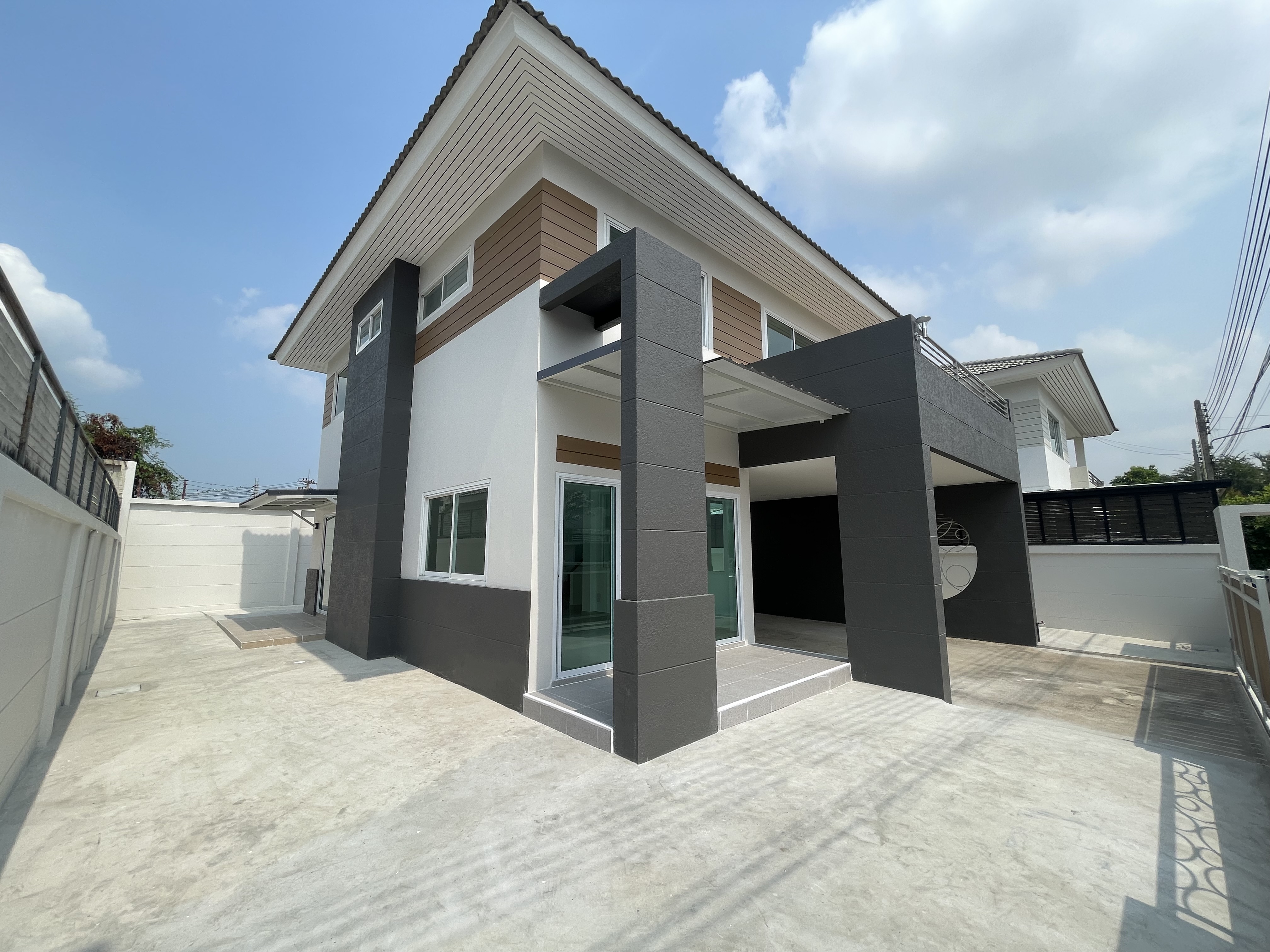 บ้านเดี่ยว โครงการโมเดิร์นโฮม แหลมฉบัง : ปรับปรุงใหม่