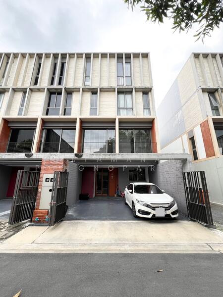 Dhepa Ramkhamhaeng 118, Bangkok