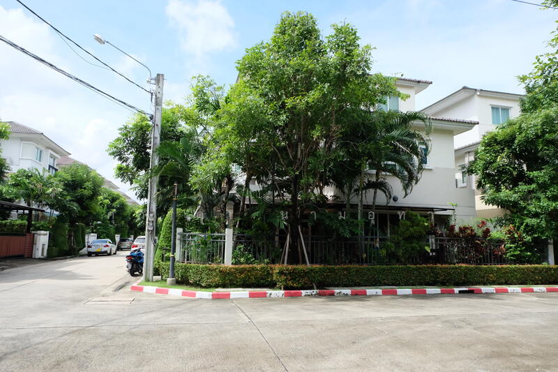 Bangkok Boulevard Ramindra Km.2, Bangkok