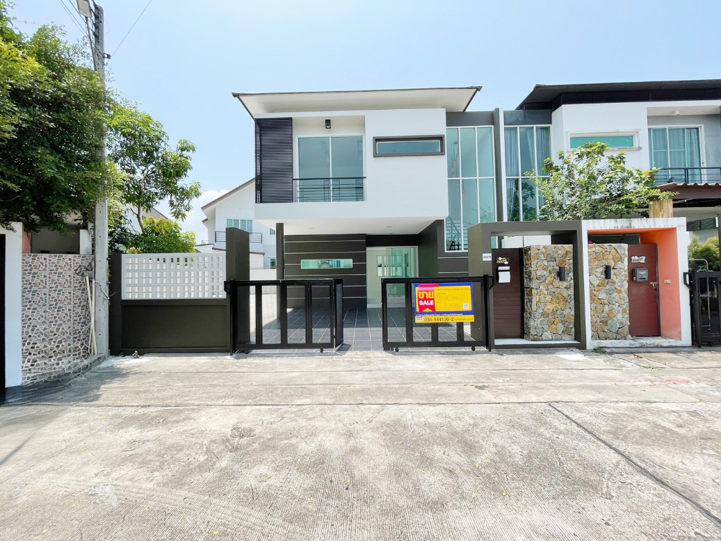 บ้านแฝด โครงการฟอเรสต้า 9 ชลบุรี : ปรับปรุงใหม่