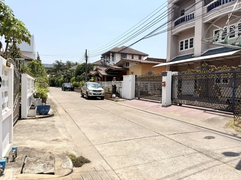 Prachachuen Village, Nonthaburi