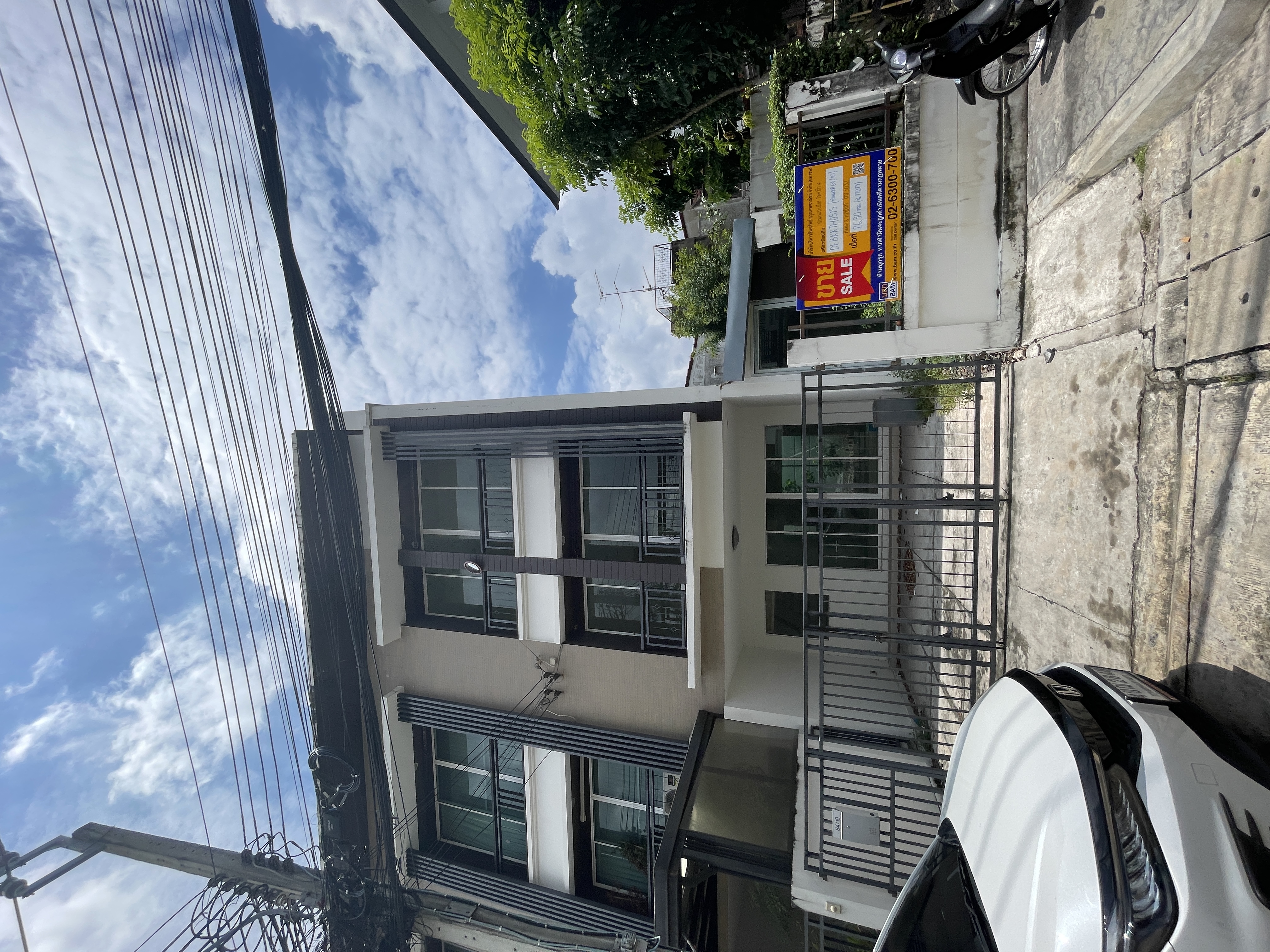 Townhouse project in downtown Chokchai 4.