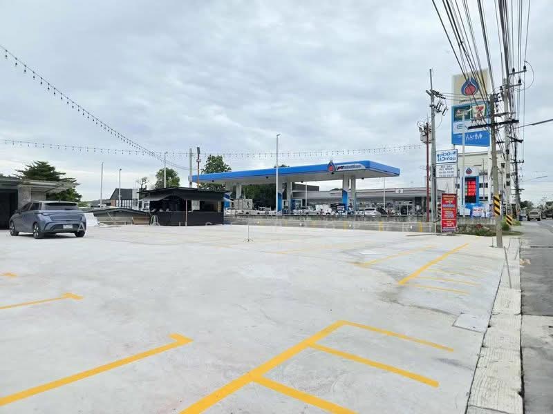 Beautiful land for sale, next to PTT gas station, 9 kilometers from Sriracha., Chon Buri (Pattaya)