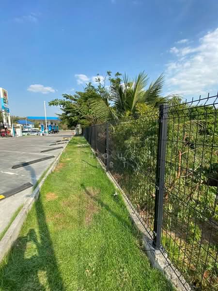 Beautiful land for sale, next to PTT gas station, 9 kilometers from Sriracha., Chon Buri (Pattaya)