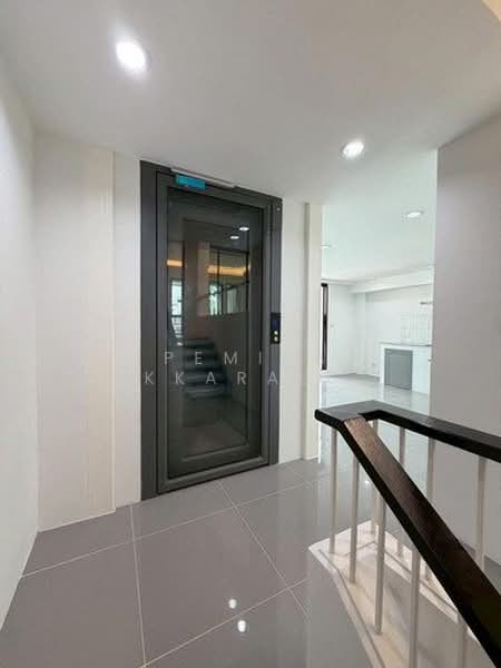 4-BR Townhouse, Bangkok