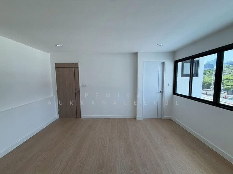 4-BR Townhouse, Bangkok
