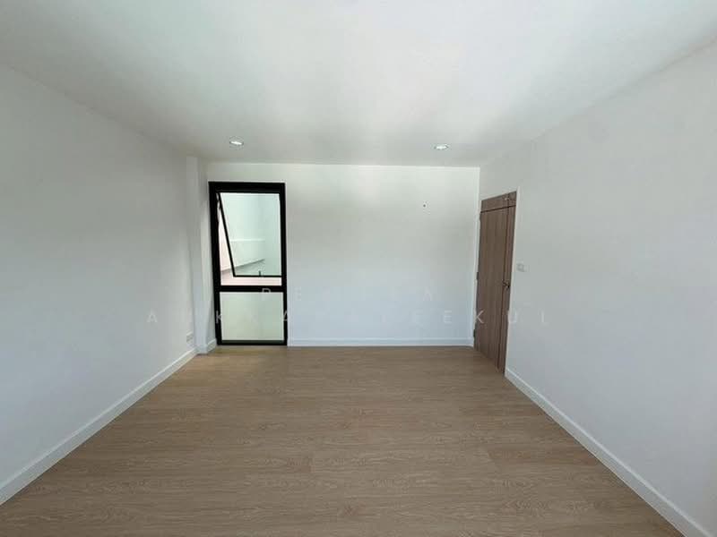 4-BR Townhouse, Bangkok