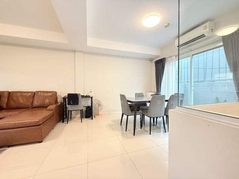 Indy Westgate, Nonthaburi