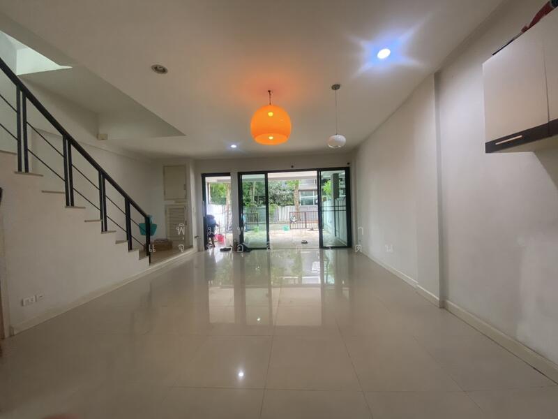 Areeya Mandarina Ratchada-Sutthisarn, Bangkok