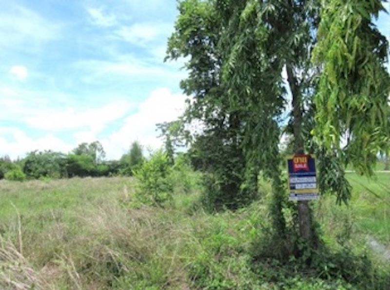 Vacant land, rural house project by the stream, Lamphun.
