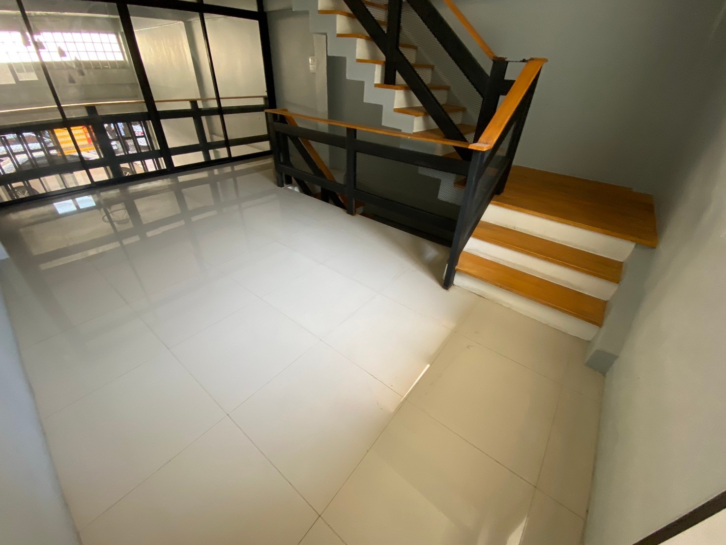 อาคารพาณิชย์ 2.5 ชั้น เมืองขอนแก่น : ปรับปรุงใหม่