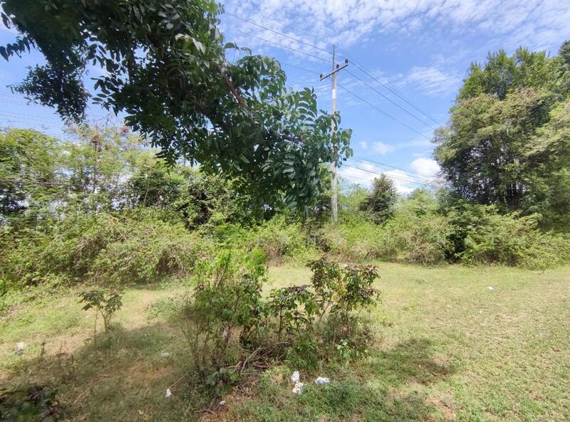 Land in Kanchanaburi, Bo Ploi, 14 rai, suitable for a gas station, investment, located by Road 3086, Kanchanaburi