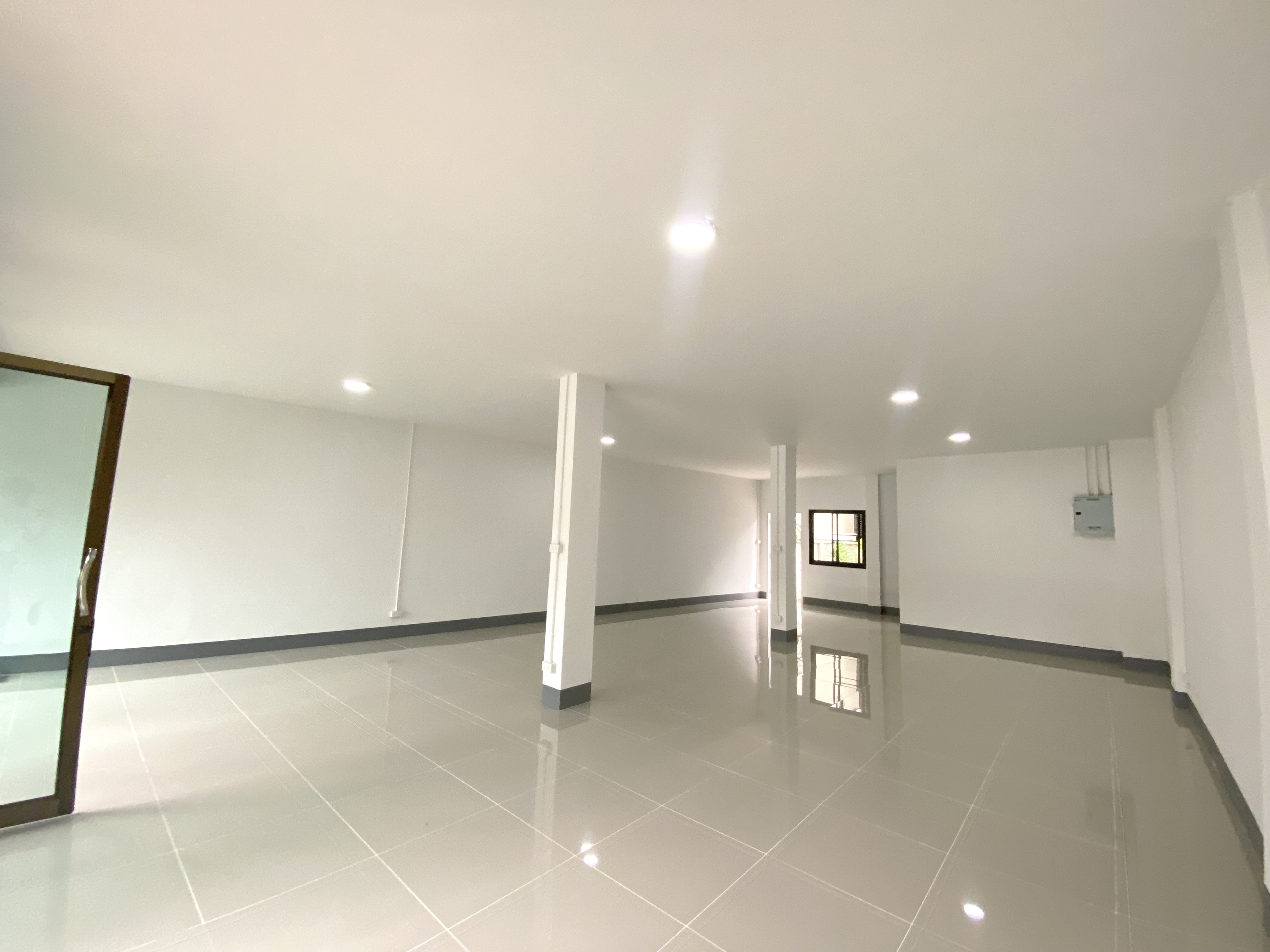 อาคารพาณิชย์ 3 ชั้น เมืองเชียงใหม่ : ปรับปรุงใหม่