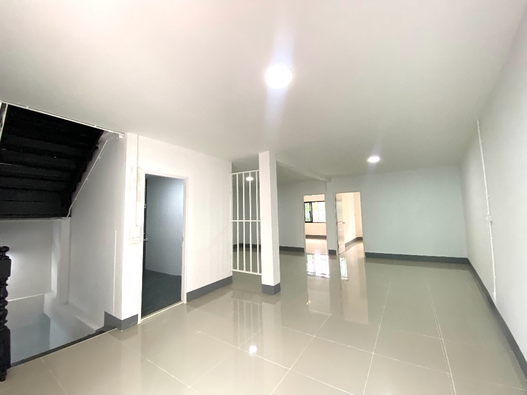 อาคารพาณิชย์ 3 ชั้น เมืองเชียงใหม่ : ปรับปรุงใหม่