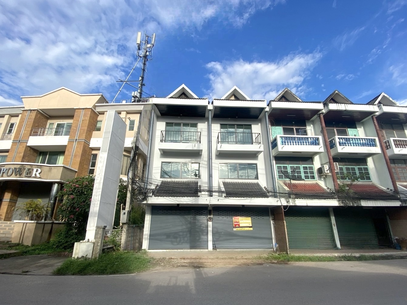 อาคารพาณิชย์ 3 ชั้น เมืองเชียงใหม่ : ปรับปรุงใหม่