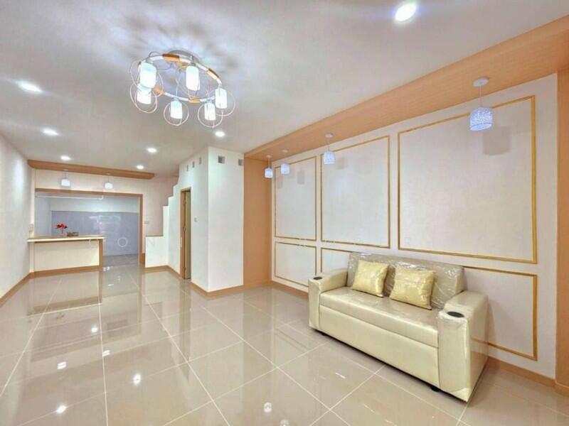 Ban Rom Ngao Mai, Nonthaburi