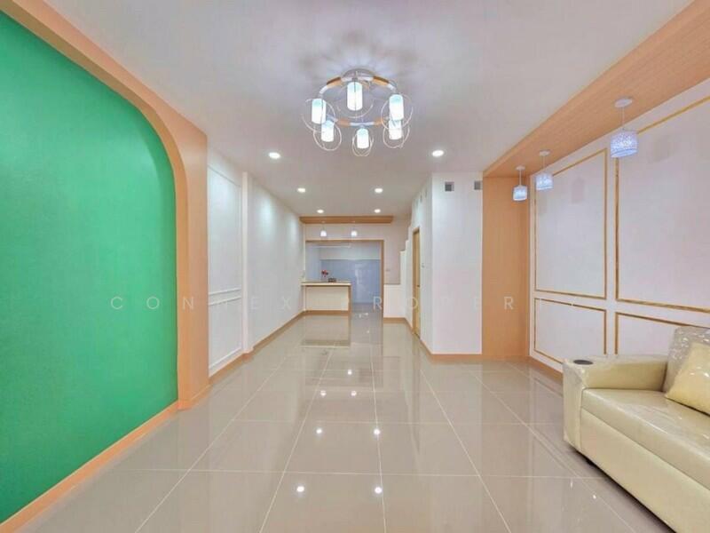 Ban Rom Ngao Mai, Nonthaburi