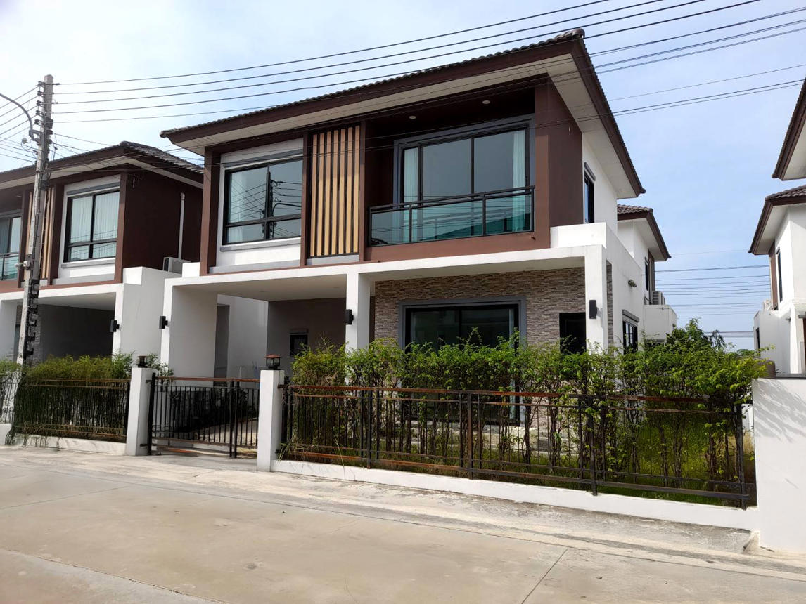 Townhouse House at The Iris Sam Phran Nakhon Pathom