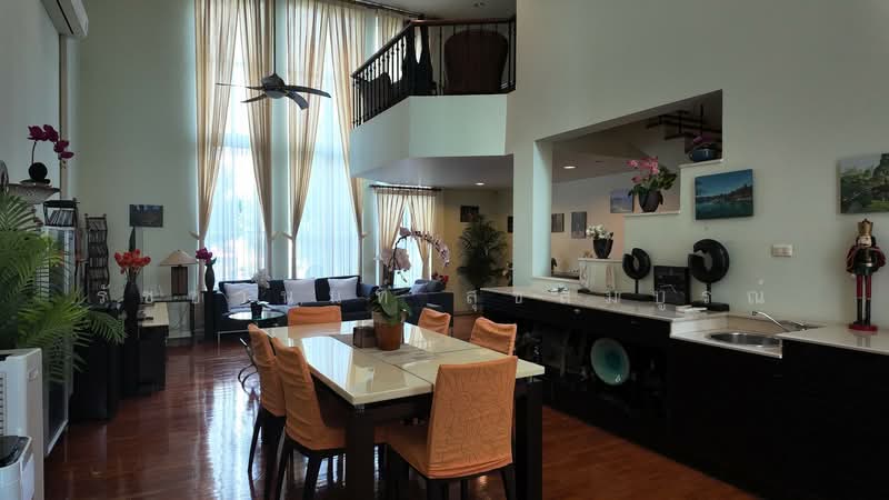 Baan Klang Krung Thonglor, Bangkok