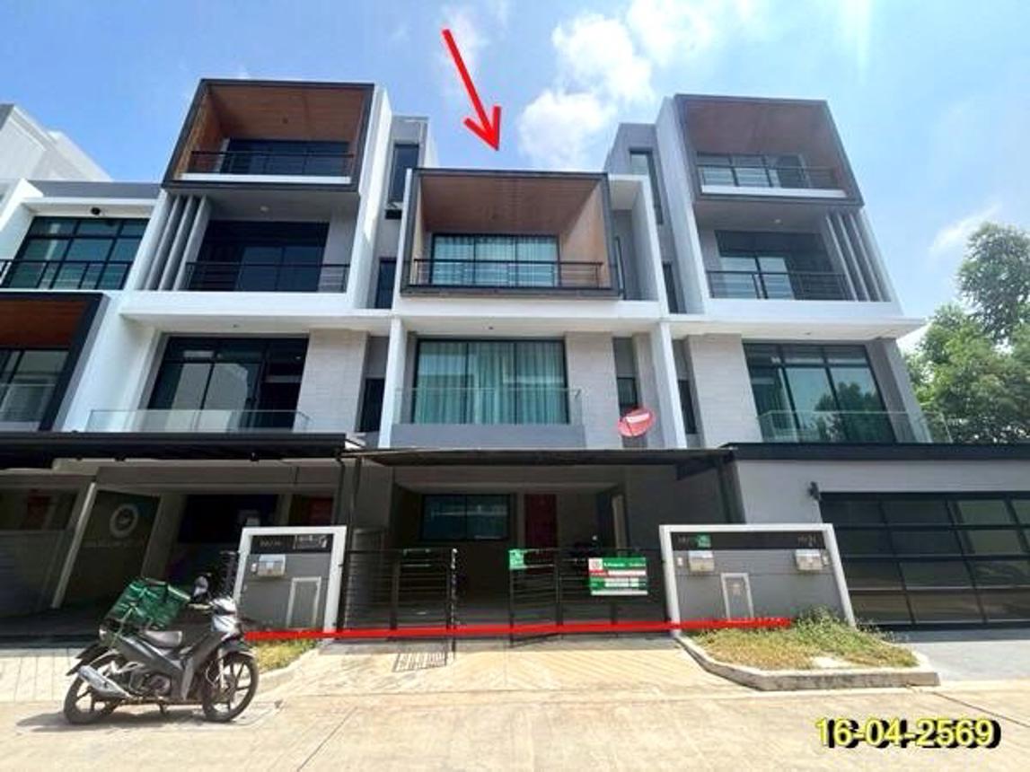 Townhouse Nova Difine Srinakarin-Rama 9 High-Rise Bangkok
