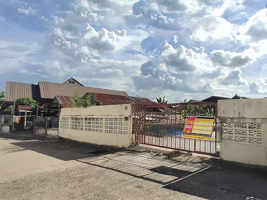 Single-detached house in Warin Chamrab.