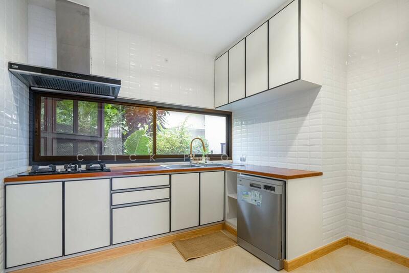 3-Storey Single house with swimming pool, Bangkok