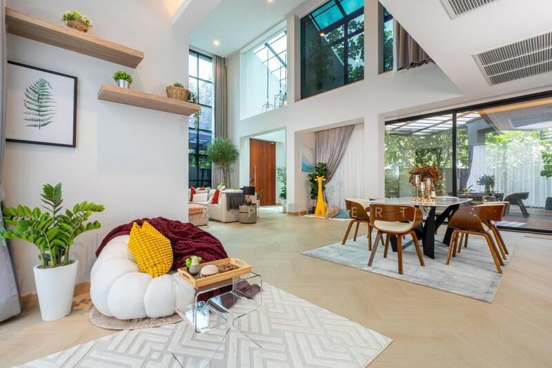 3-Storey Single house with swimming pool, Bangkok