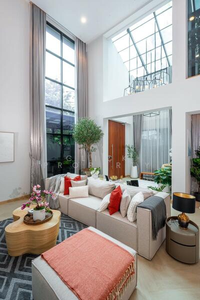 3-Storey Single house with swimming pool, Bangkok