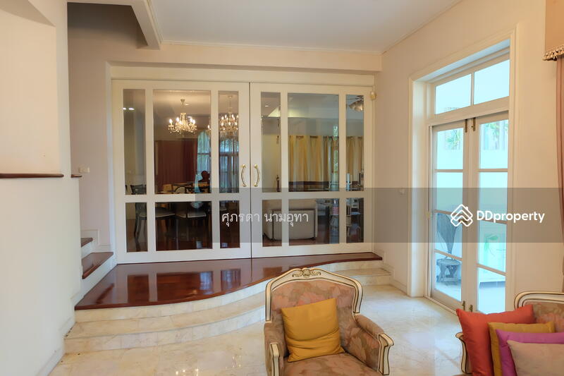 Nantawan Ramintra-Watcharaphon, Bangkok