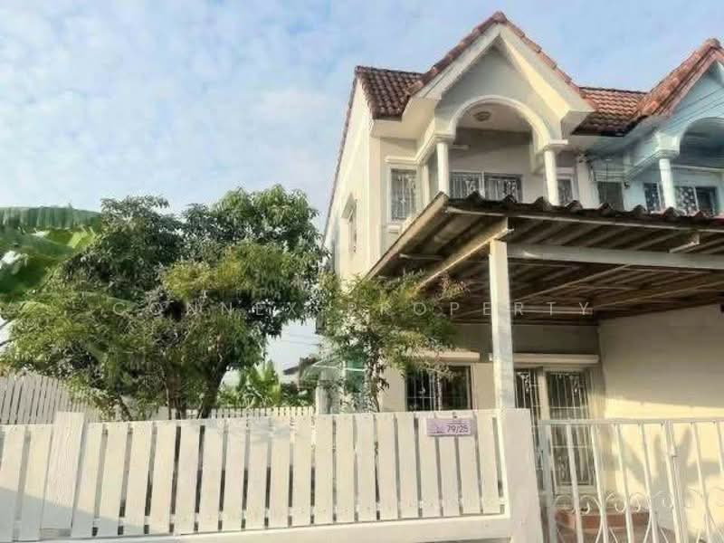 Townhouse , Corner Romklao 6, Min Buri, Near the Pink Line MRT, Min Buri Station., Bangkok