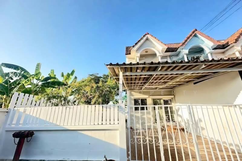 Townhouse , Corner Romklao 6, Min Buri, Near the Pink Line MRT, Min Buri Station., Bangkok